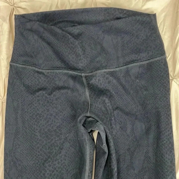 Lululemon wunder under roll down pants 26” - Picture 7 of 10